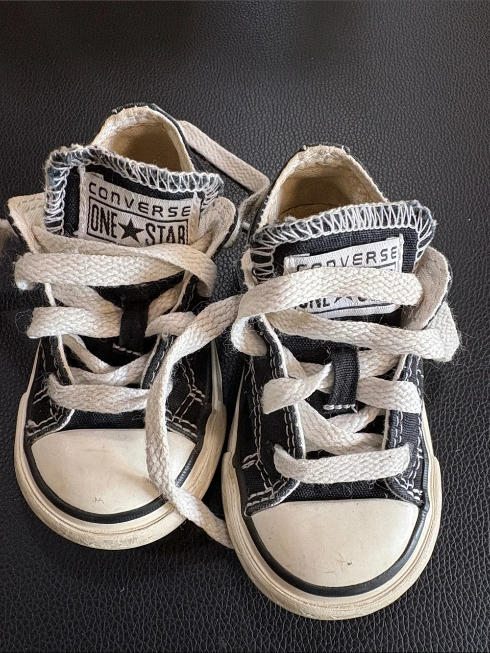 Converse toddler size 5 Black and White Kids Low-Top Canvas Sneakers